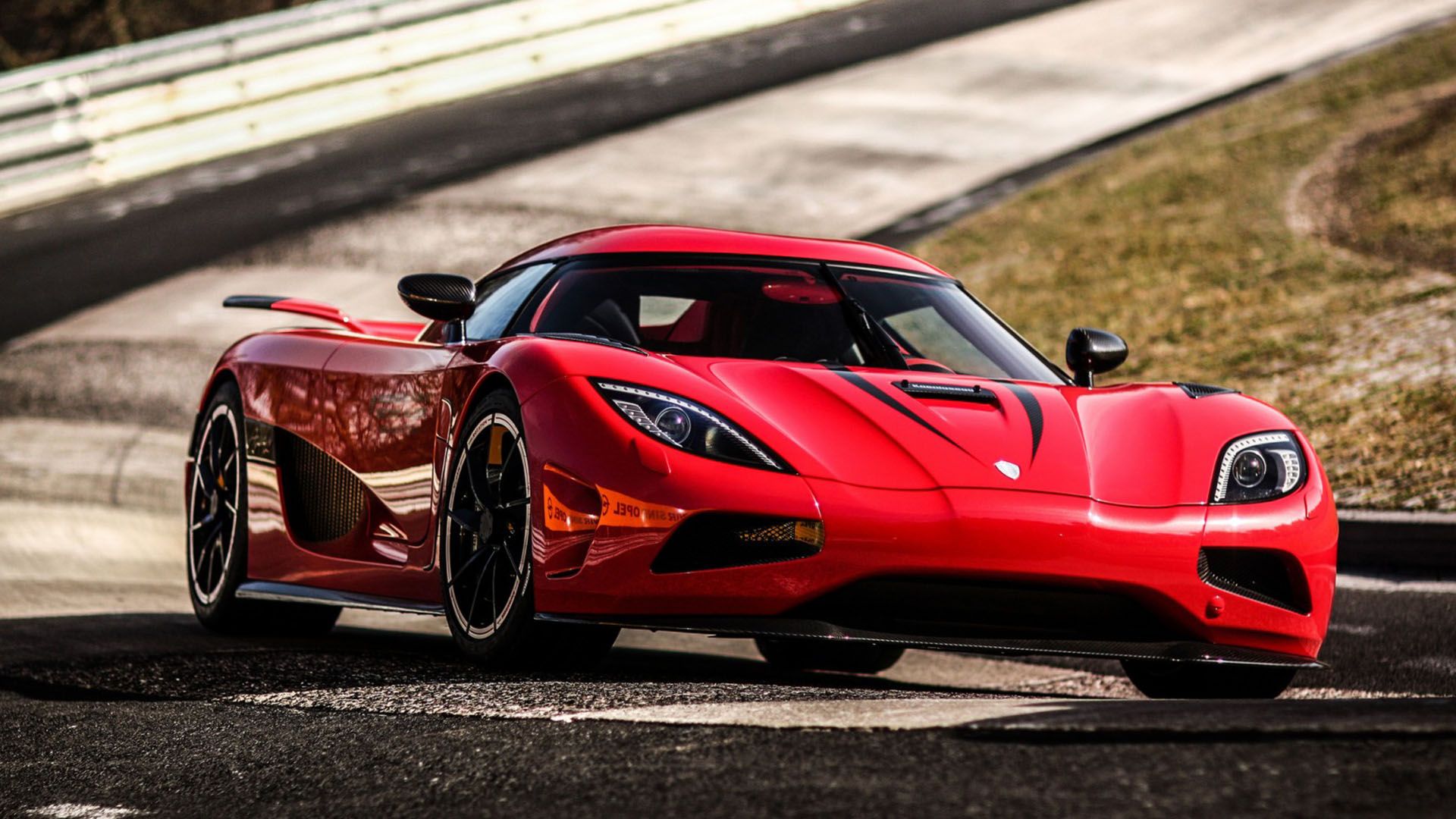 http://static0.therichestimages.com/cdn/1000/562/90/cw/wp-content/uploads/2015/04/Koenigsegg-Agera-R.jpg