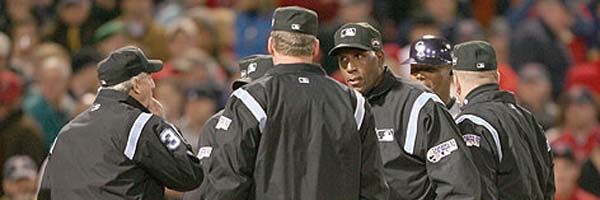 how much money does a major league umpire make a year