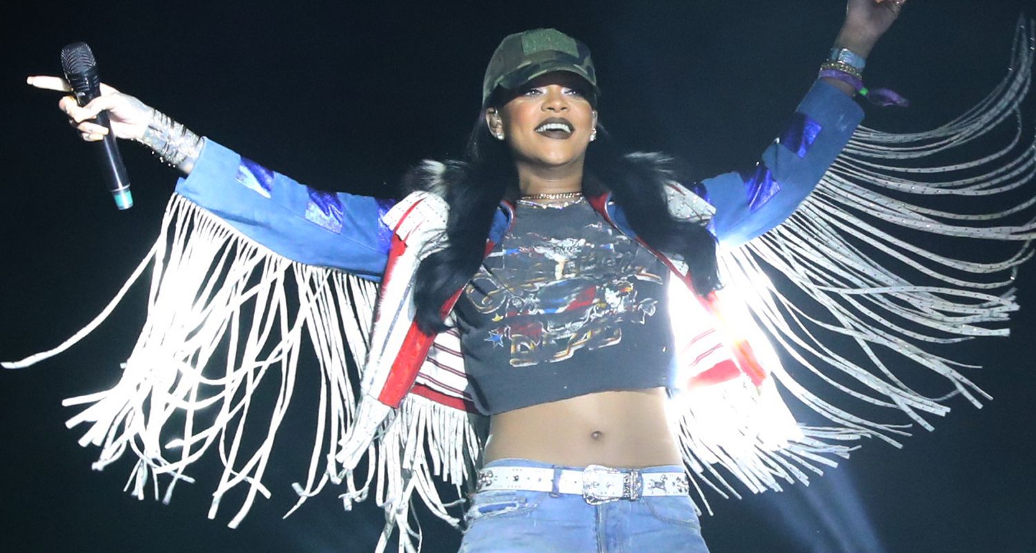 http://cdn01.cdn.justjared.com/wp-content/uploads/headlines/2016/04/rihanna-coachella.jpg