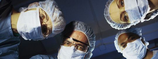 surgeon-salary-how-much-do-they-earn-therichest