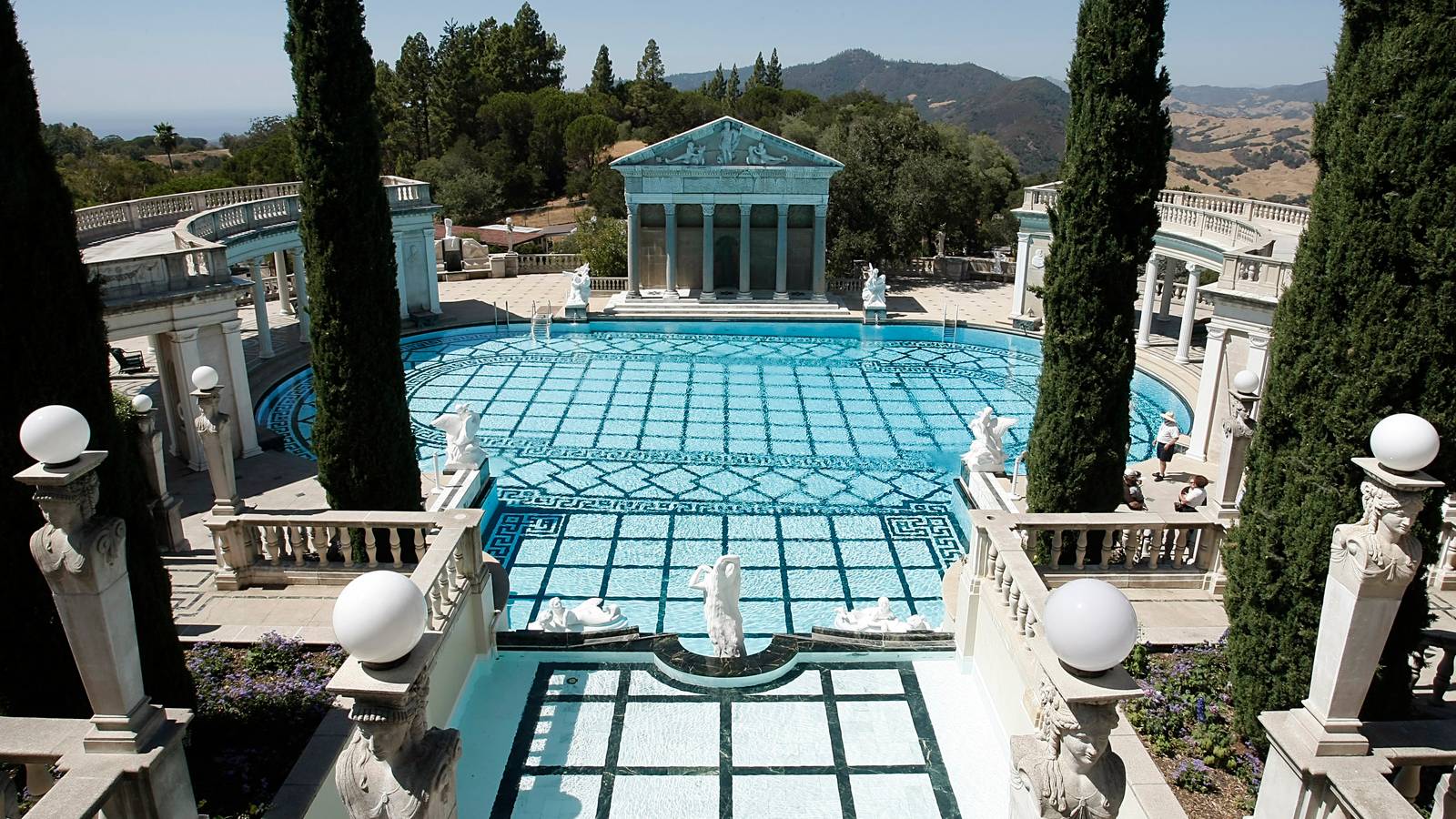 Dive Into The Most Luxurious Pools Of The Rich