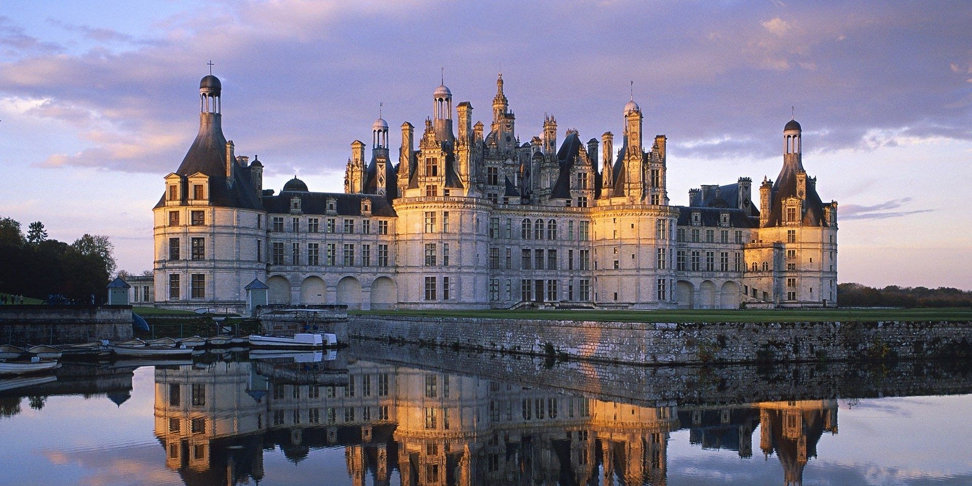 The 15 Most Luxurious Royal Palaces Around The World Therichest
