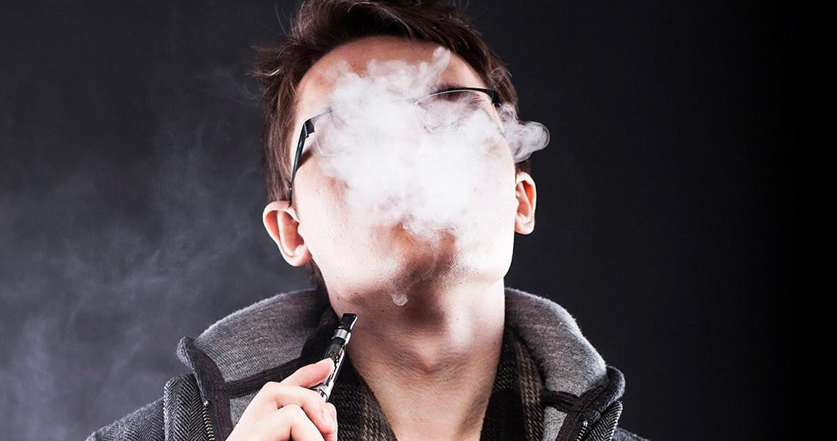 Why Vaping Weed Is Better Than Smoking | TheRichest.com1710 x 900
