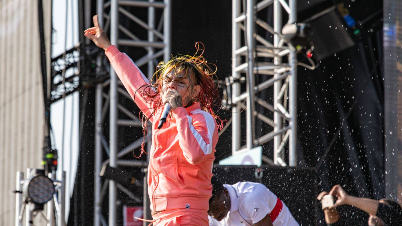 Sixtnine Rapper A Peek Inside The Lavish Life Of 6IX9INE, How He Made His Fortune, And ...