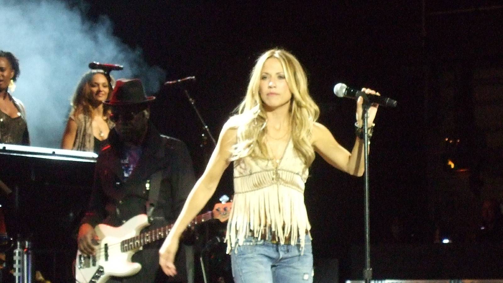 Chero Crow Here's How Sheryl Crow Became A Legendary Singer-Songwriter
