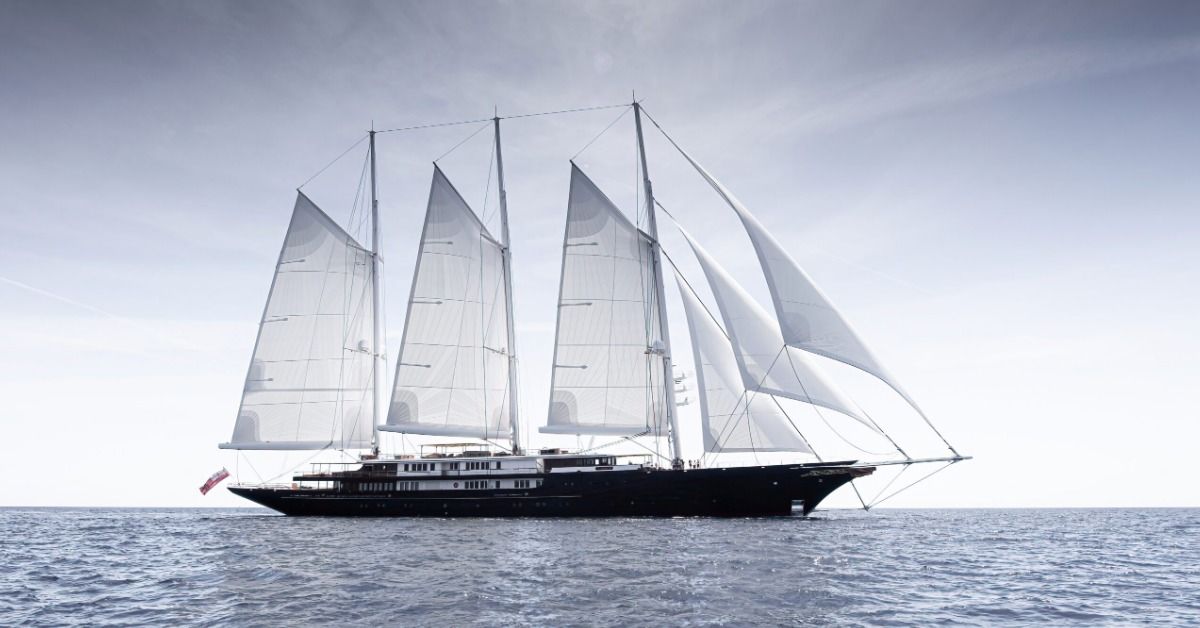 洋書 THE WORLD'S MOST EXTRAORDINARY YACHTS This Could Be One of the World's Largest Superyachts