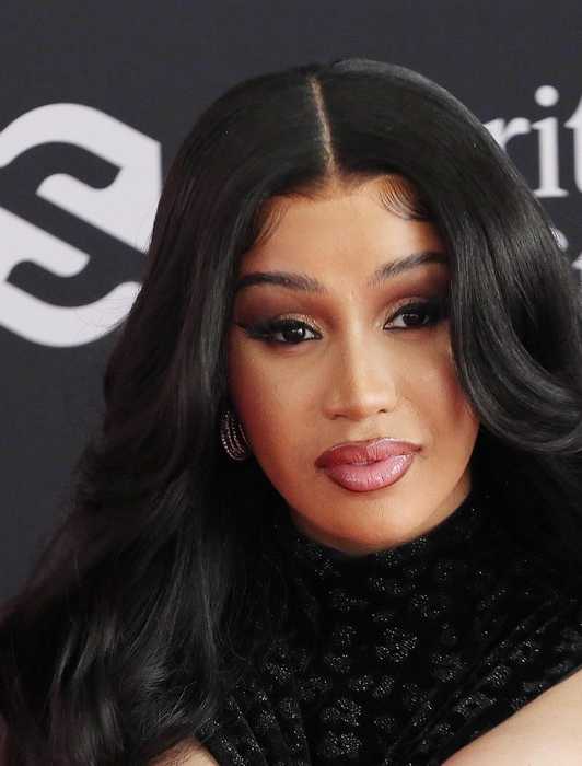 Taylor Swift's Net Worth Hits $1.6 Billion, Making Her The Richest ...